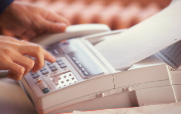 Máy fax vẫn còn hiện diện tại các văn phòng ở Nhật.